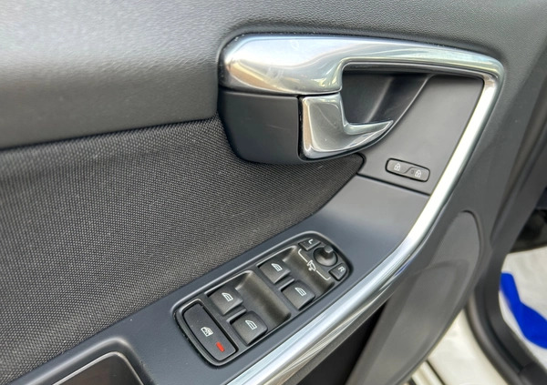 Volvo V60 cena 37900 przebieg: 237000, rok produkcji 2013 z Mrągowo małe 596